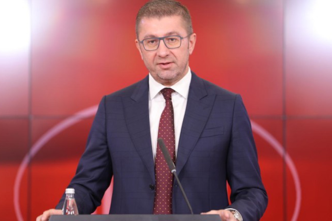 Мицкоски допусна вписване на българите в конституцията, но с официални гаранции